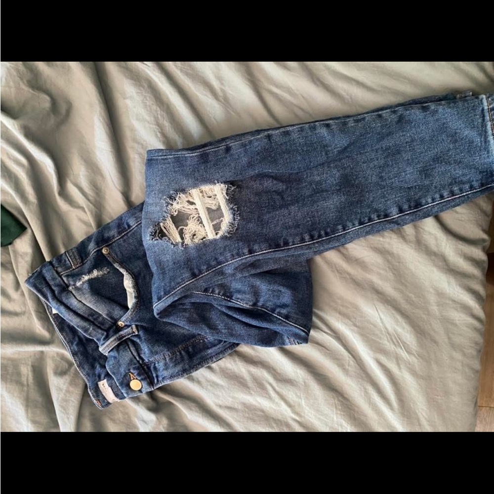 Stylish Blue Distressed Women Jeans